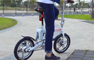 Airwheel R5 electric moped bicycle will satisfy all people's desires and help people release their wildness in leisure time. 